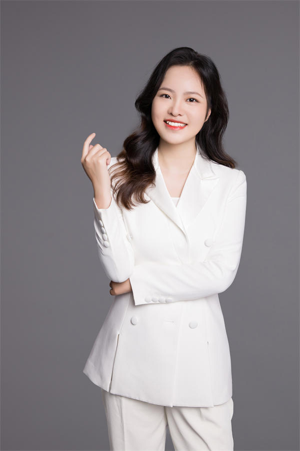 姚媛媛   化學(xué)骨干教師